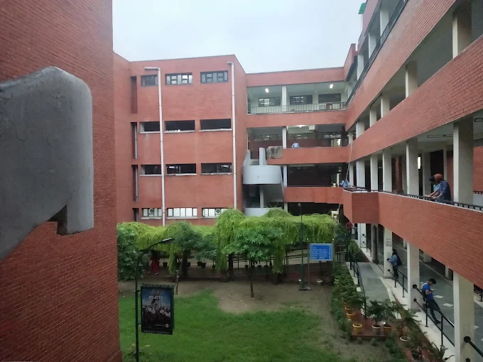 Sri Guru Gobind Singh College of Commerce